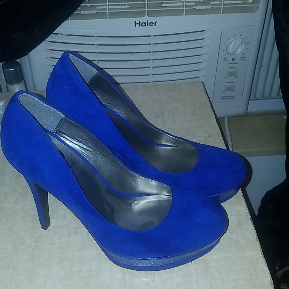 9M blue heels